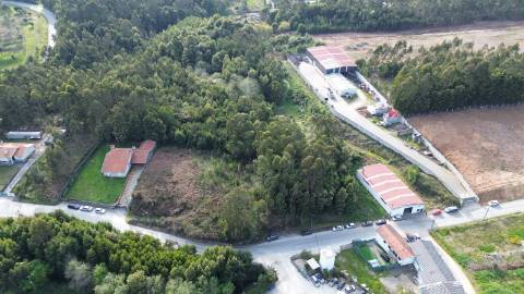 Terreno em Grijó com área industrial