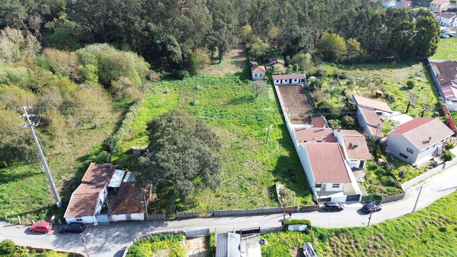 Terreno com 2.600 m² em Guetim