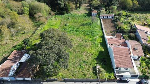 Terreno com 2.600 m² em Guetim