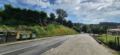 Terreno no lugar de Paradela, em Vilarinho, Santo Tirso.