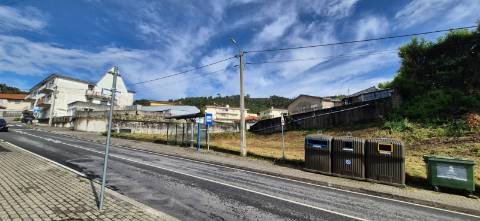 Terreno no lugar de Paradela, em Vilarinho, Santo Tirso.