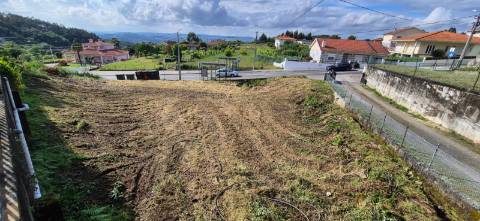 Terreno no lugar de Paradela, em Vilarinho, Santo Tirso.