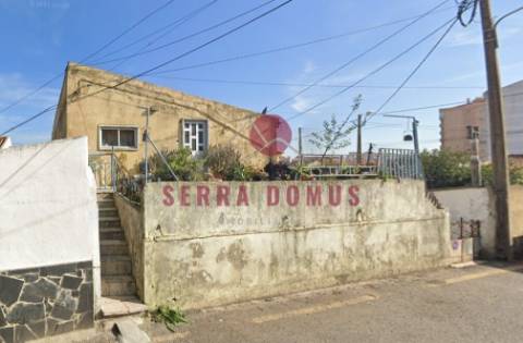 Terreno de 360 m² com moradia de 70 m² em Agualva - Cacém