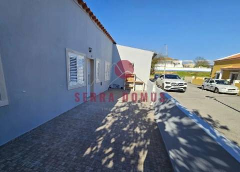 Moradia V1 transformada em V3 Remodelada - Setubal