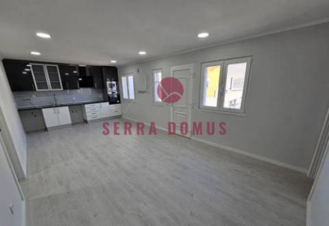 Moradia V1 transformada em V3 Remodelada - Setubal