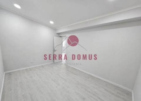 Moradia V1 transformada em V3 Remodelada - Setubal