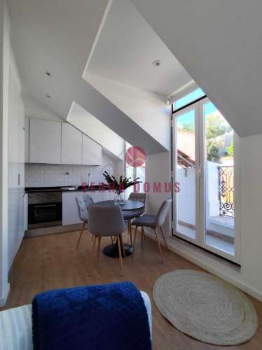 Apartamento T2 totalmente remodelado em São Vicente, Lisboa
