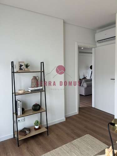 Moradia T4 Moderna com Piscina | 3 Andares | Espaço Versátil para Escritório ou Ginásio