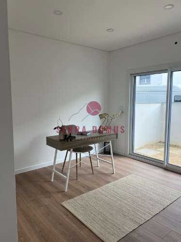 Moradia T4 Moderna com Piscina | 3 Andares | Espaço Versátil para Escritório ou Ginásio