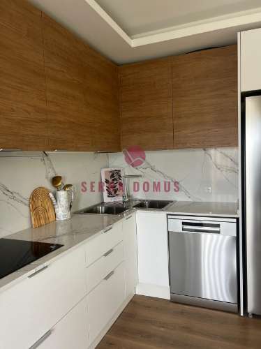 Moradia T4 Moderna com Piscina | 3 Andares | Espaço Versátil para Escritório ou Ginásio