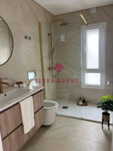 Moradia T4 Moderna com Piscina | 3 Andares | Espaço Versátil para Escritório ou Ginásio