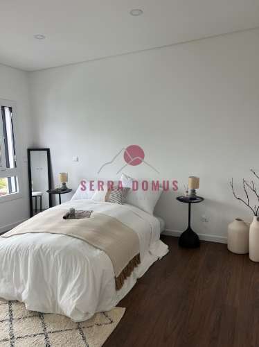 Moradia T4 Moderna com Piscina | 3 Andares | Espaço Versátil para Escritório ou Ginásio