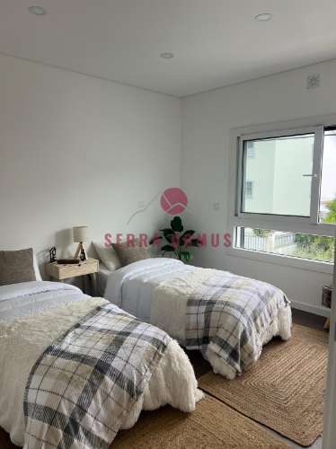 Moradia T4 Moderna com Piscina | 3 Andares | Espaço Versátil para Escritório ou Ginásio