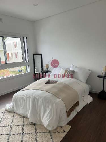 Moradia T4 Moderna com Piscina | 3 Andares | Espaço Versátil para Escritório ou Ginásio