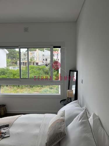 Moradia T4 Moderna com Piscina | 3 Andares | Espaço Versátil para Escritório ou Ginásio