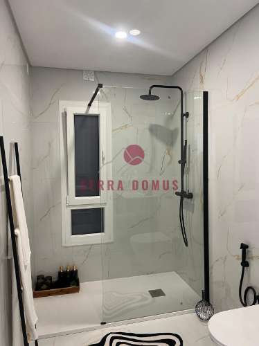 Moradia T4 Moderna com Piscina | 3 Andares | Espaço Versátil para Escritório ou Ginásio