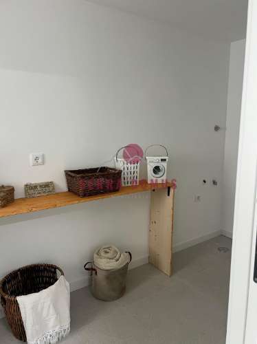 Moradia T4 Moderna com Piscina | 3 Andares | Espaço Versátil para Escritório ou Ginásio