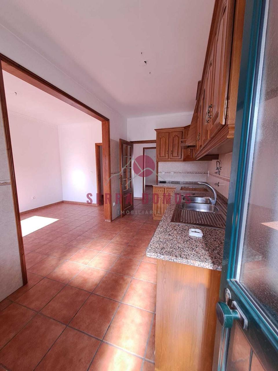 Apartamento T3 com lugar de parqueamento em Borba