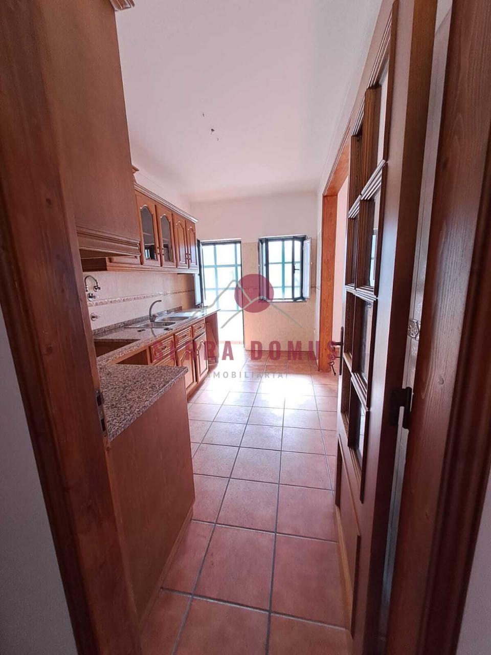 Apartamento T3 com lugar de parqueamento em Borba