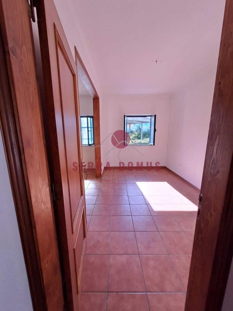 Apartamento T3 com lugar de parqueamento em Borba