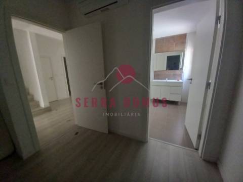 Maravilhoso Apartamento T4 (DUPLEX c/SUITE) em Castanheira do Ribatejo