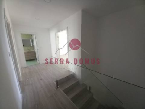 Maravilhoso Apartamento T4 (DUPLEX c/SUITE) em Castanheira do Ribatejo