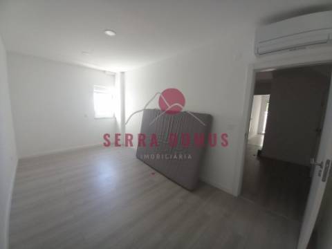 Maravilhoso Apartamento T4 (DUPLEX c/SUITE) em Castanheira do Ribatejo