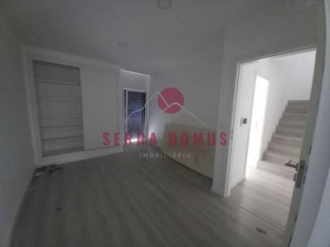 Maravilhoso Apartamento T4 (DUPLEX c/SUITE) em Castanheira do Ribatejo