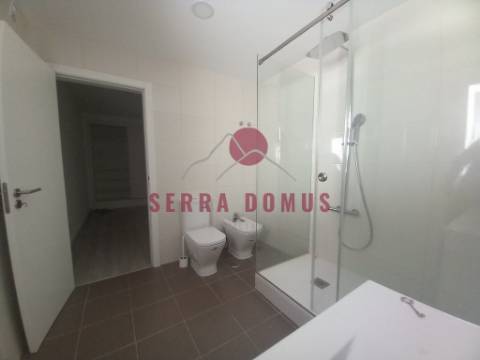 Maravilhoso Apartamento T4 (DUPLEX c/SUITE) em Castanheira do Ribatejo