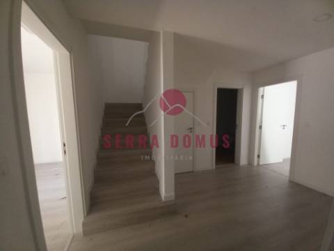 Maravilhoso Apartamento T4 (DUPLEX c/SUITE) em Castanheira do Ribatejo