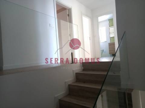 Maravilhoso Apartamento T4 (DUPLEX c/SUITE) em Castanheira do Ribatejo