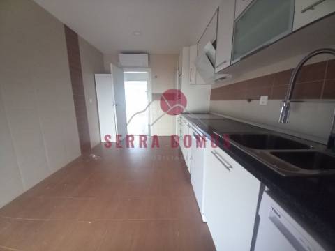 Maravilhoso Apartamento T4 (DUPLEX c/SUITE) em Castanheira do Ribatejo