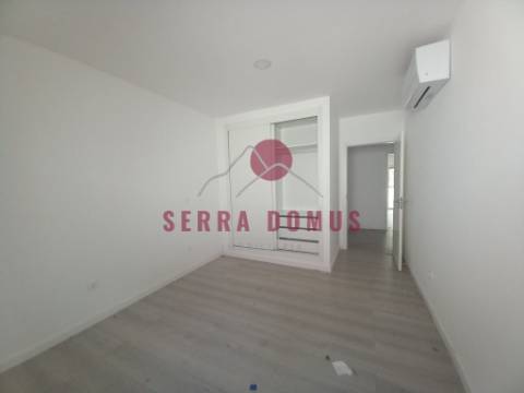Maravilhoso Apartamento T4 (DUPLEX c/SUITE) em Castanheira do Ribatejo