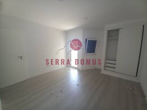 Maravilhoso Apartamento T4 (DUPLEX c/SUITE) em Castanheira do Ribatejo