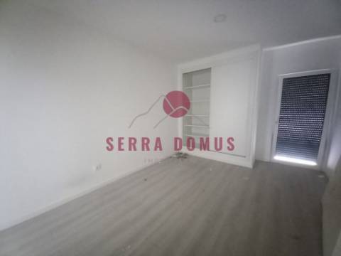 Maravilhoso Apartamento T4 (DUPLEX c/SUITE) em Castanheira do Ribatejo