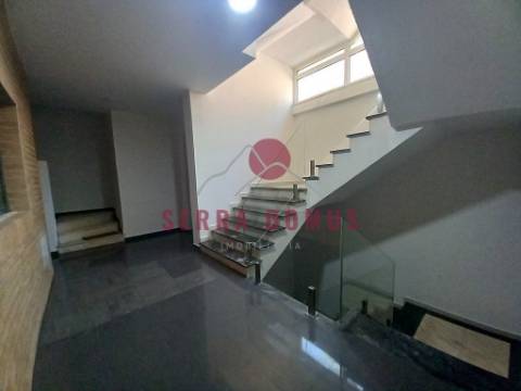 Maravilhoso Apartamento T4 (DUPLEX c/SUITE) em Castanheira do Ribatejo