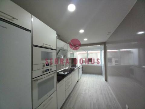 Apartamento T2 Remodelado  com  Vista Mar e terraço  na Ericeira