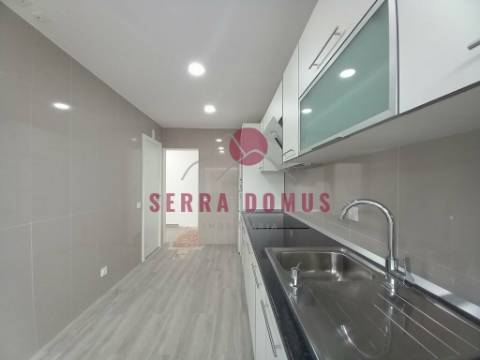 Apartamento T2 Remodelado  com  Vista Mar e terraço  na Ericeira