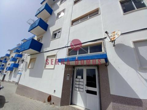 Apartamento T2 Remodelado  com  Vista Mar e terraço  na Ericeira