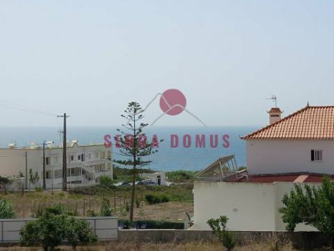 Apartamento T2 Remodelado  com  Vista Mar e terraço  na Ericeira