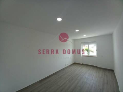 Apartamento T2 Remodelado  com  Vista Mar e terraço  na Ericeira