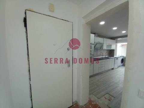 Apartamento T2 Remodelado  com  Vista Mar e terraço  na Ericeira