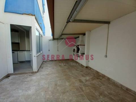Apartamento T2 Remodelado  com  Vista Mar e terraço  na Ericeira