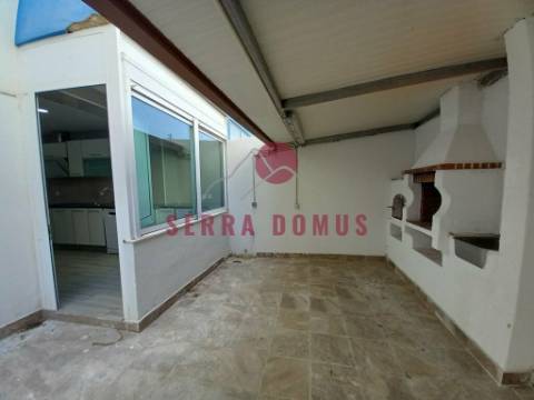 Apartamento T2 Remodelado  com  Vista Mar e terraço  na Ericeira