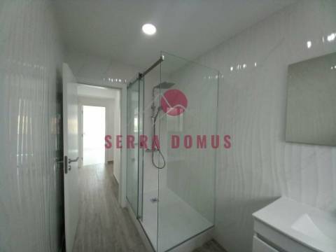 Apartamento T2 Remodelado  com  Vista Mar e terraço  na Ericeira