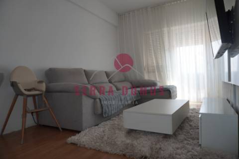 Apartamento T3 com 2 casas de banho em Casais de Mem Martins / Serra das Minas