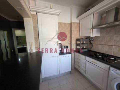 Apartamento T3 com 2 casas de banho em Casais de Mem Martins / Serra das Minas
