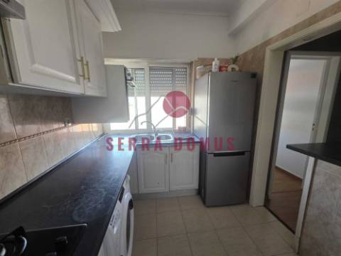 Apartamento T3 com 2 casas de banho em Casais de Mem Martins / Serra das Minas