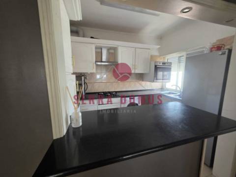 Apartamento T3 com 2 casas de banho em Casais de Mem Martins / Serra das Minas