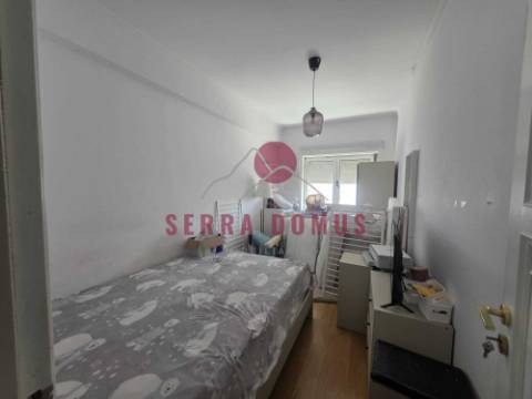 Apartamento T3 com 2 casas de banho em Casais de Mem Martins / Serra das Minas